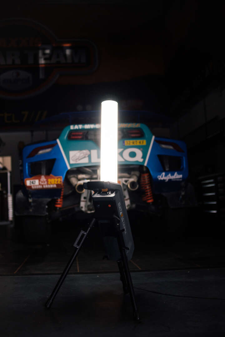 BATAVIA Hybrid-LED-Arbeitsleuchte 360° mit Akku und Ladegerät